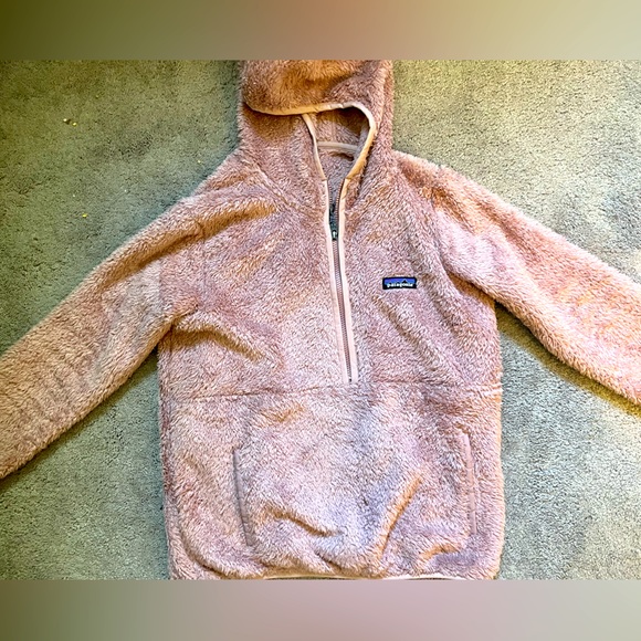 Mauve Patagonia Fuzzy Pullover with Hood - Picture 1 of 6